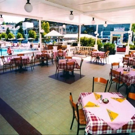 Golden Days Hotel *